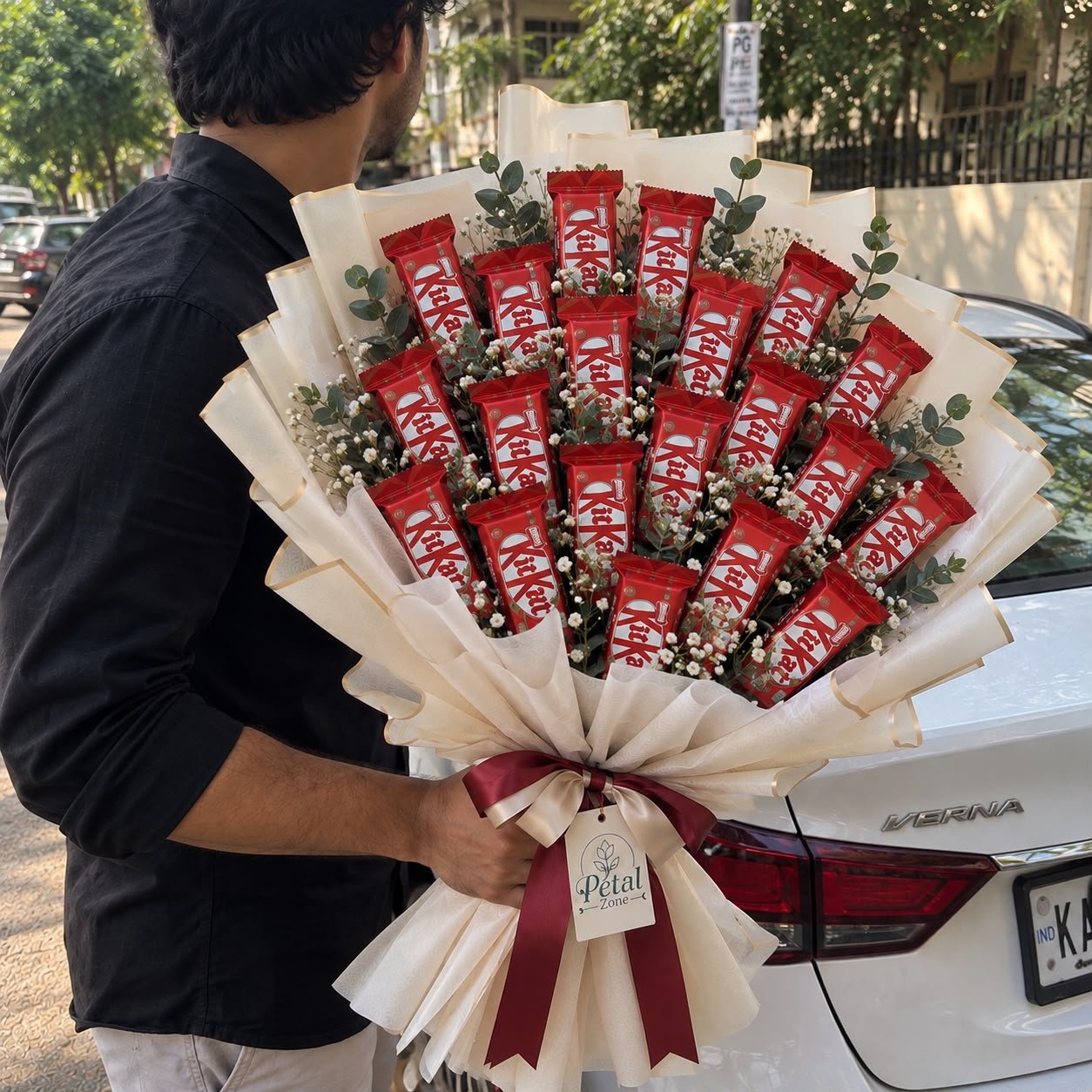 Grand Break Fantasy – Giant Kit Kat Bouquet 3