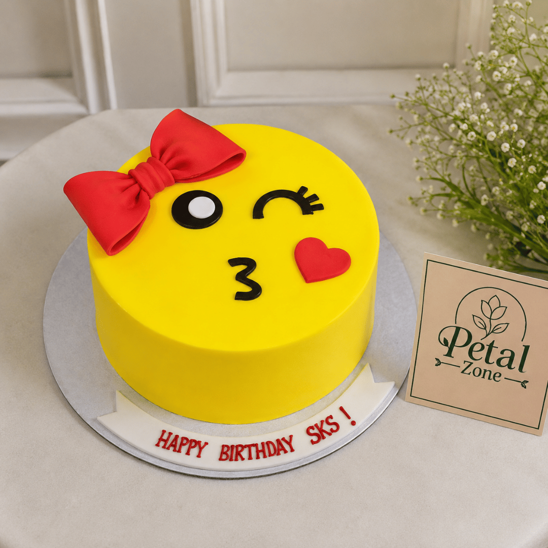 Tropical Charm – Pineapple Fondant Cake